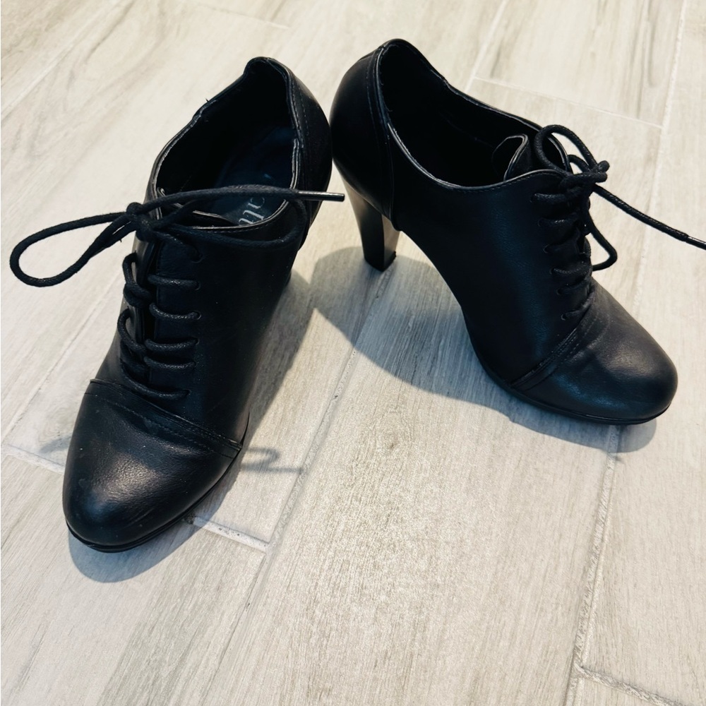 Black Women's Lace-Up Heels Size 6.5